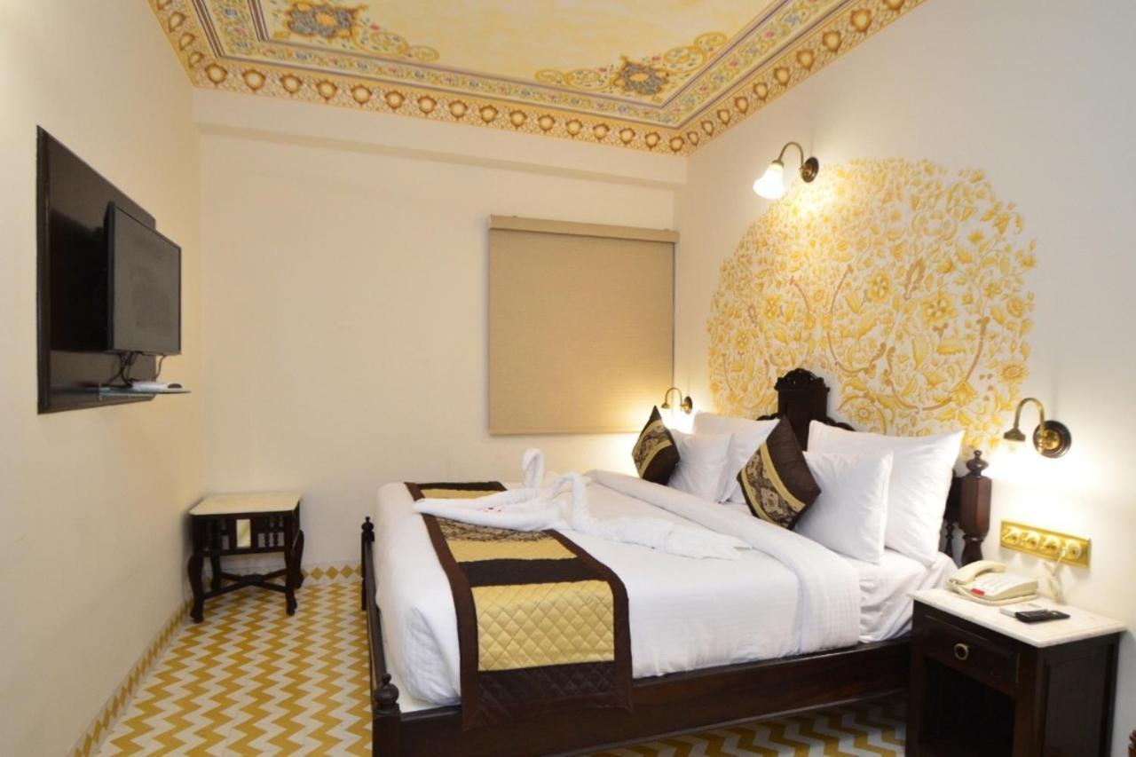 Nirbana Palace - A Heritage Hotel And Spa Jaipur Bagian luar foto
