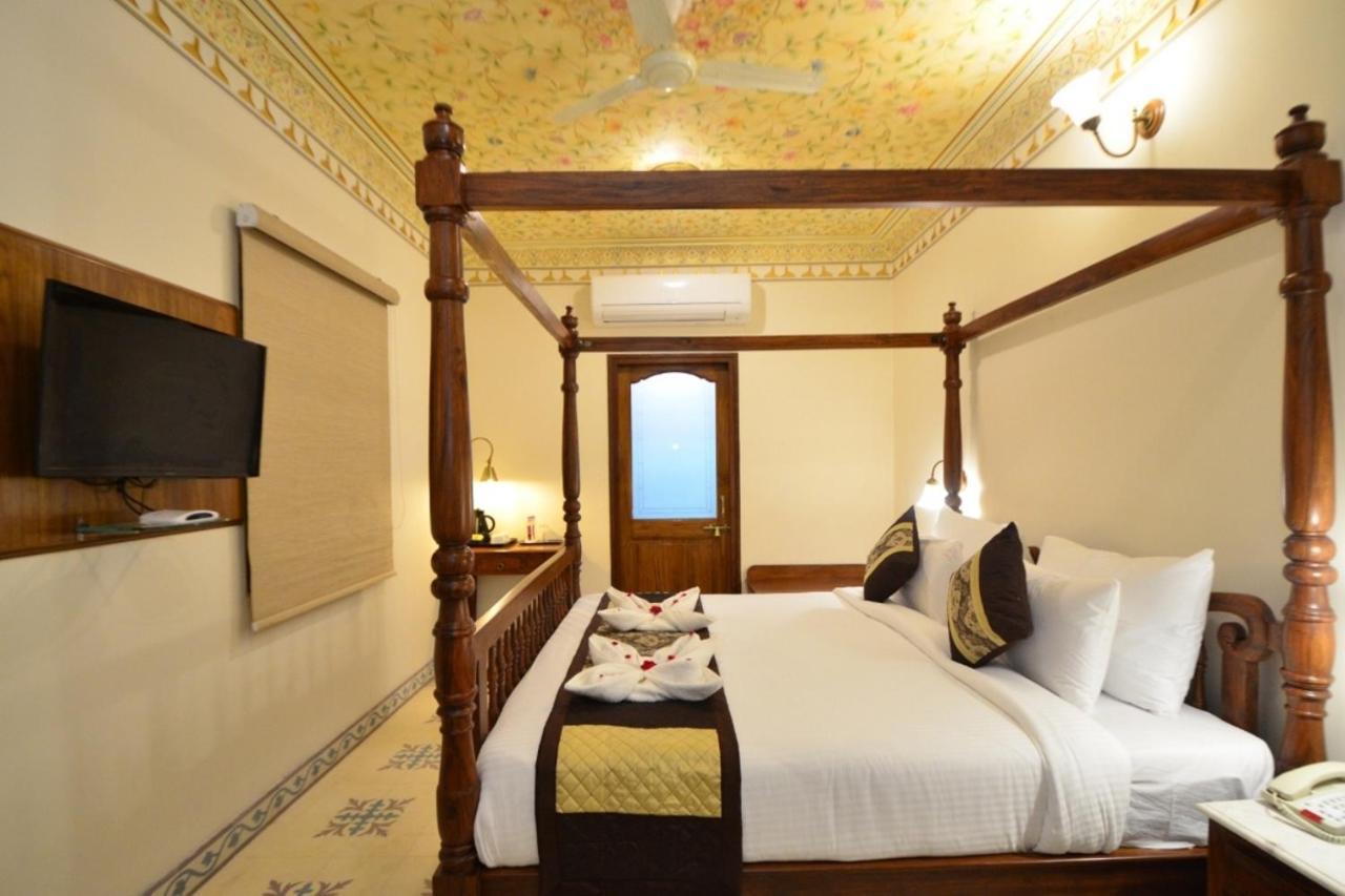 Nirbana Palace - A Heritage Hotel And Spa Jaipur Bagian luar foto