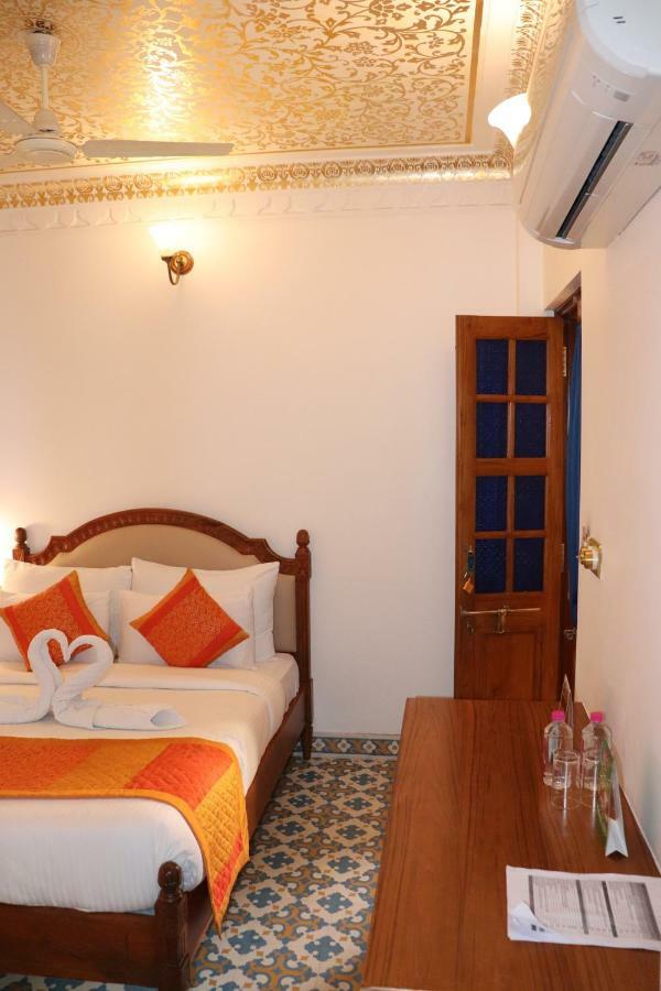 Nirbana Palace - A Heritage Hotel And Spa Jaipur Bagian luar foto