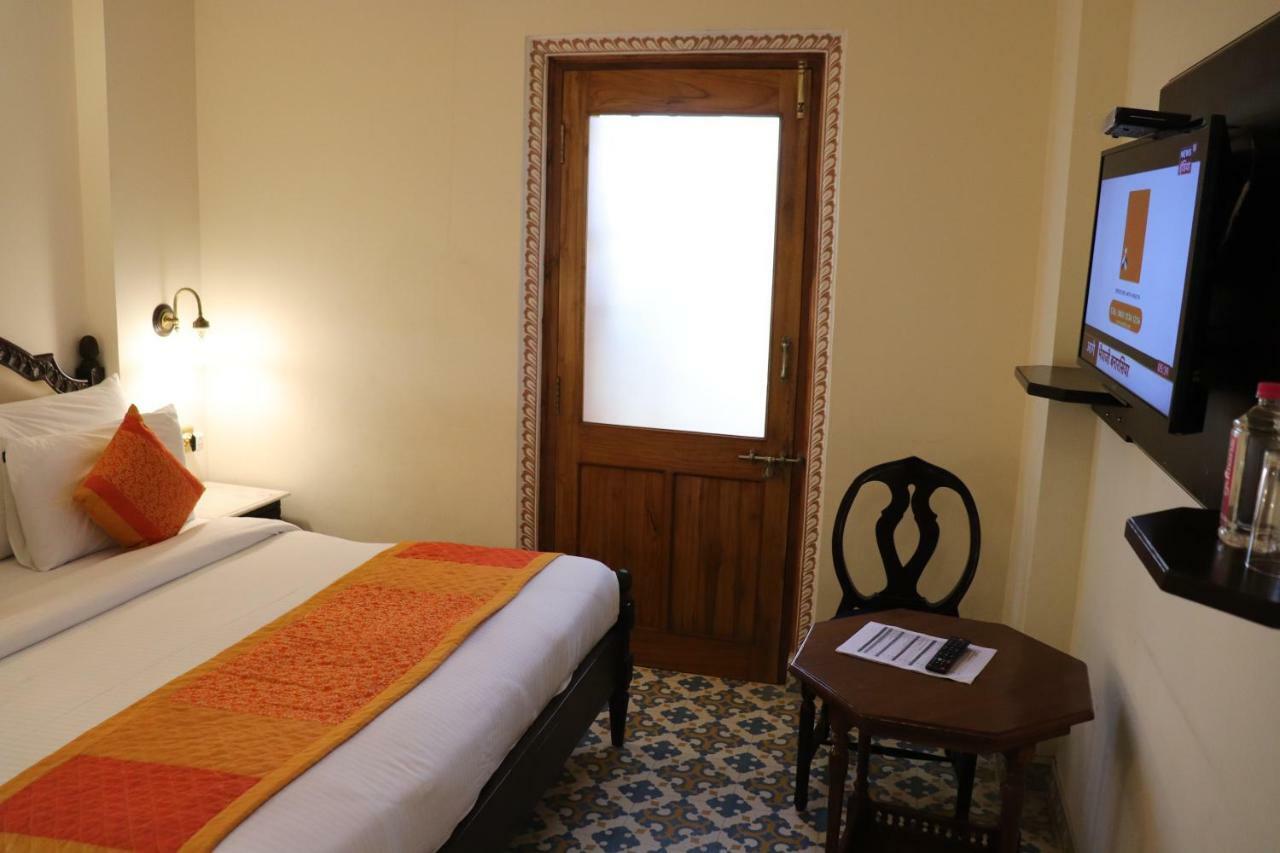 Nirbana Palace - A Heritage Hotel And Spa Jaipur Bagian luar foto