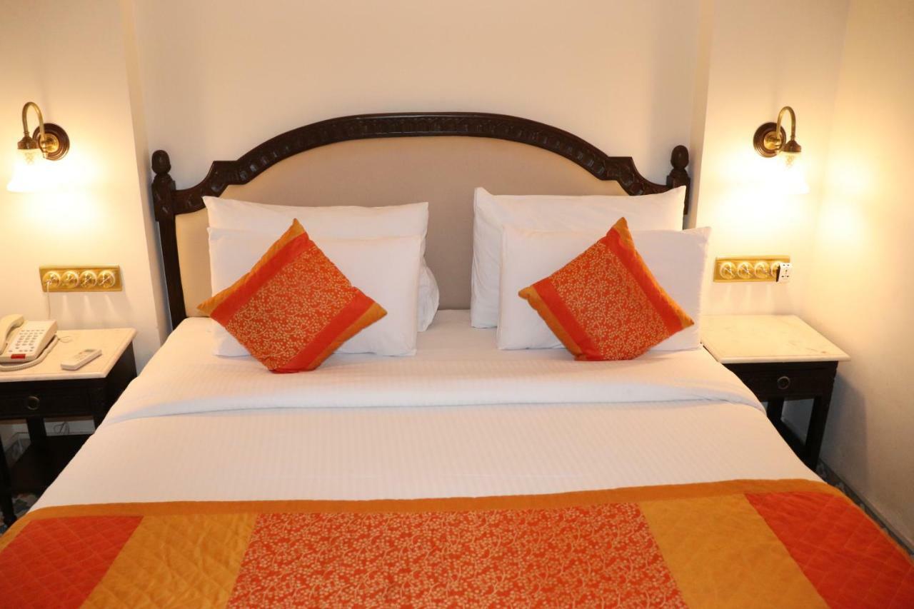 Nirbana Palace - A Heritage Hotel And Spa Jaipur Bagian luar foto