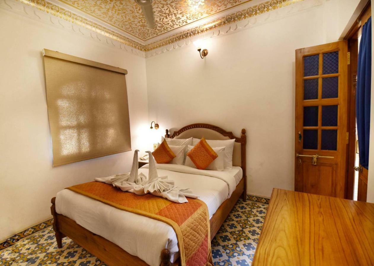 Nirbana Palace - A Heritage Hotel And Spa Jaipur Bagian luar foto