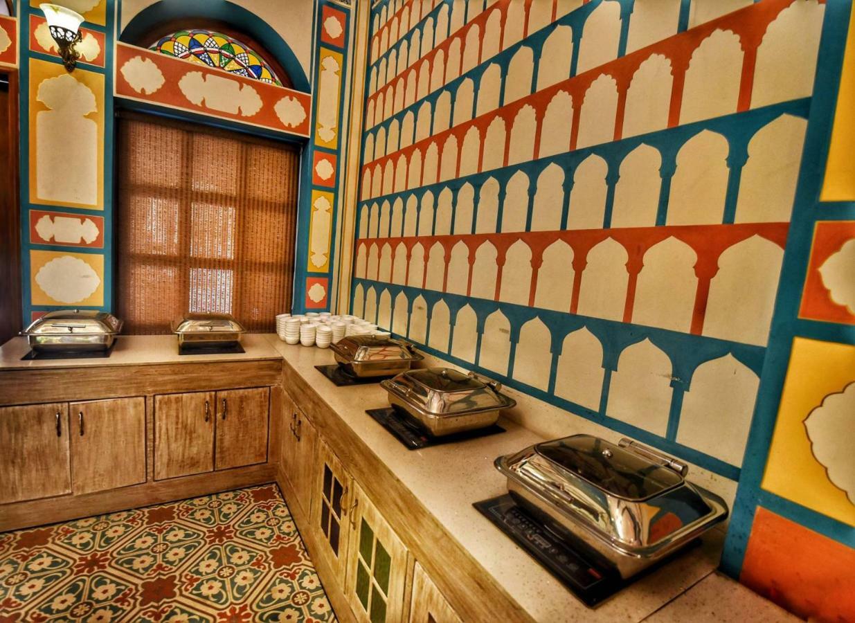 Nirbana Palace - A Heritage Hotel And Spa Jaipur Bagian luar foto